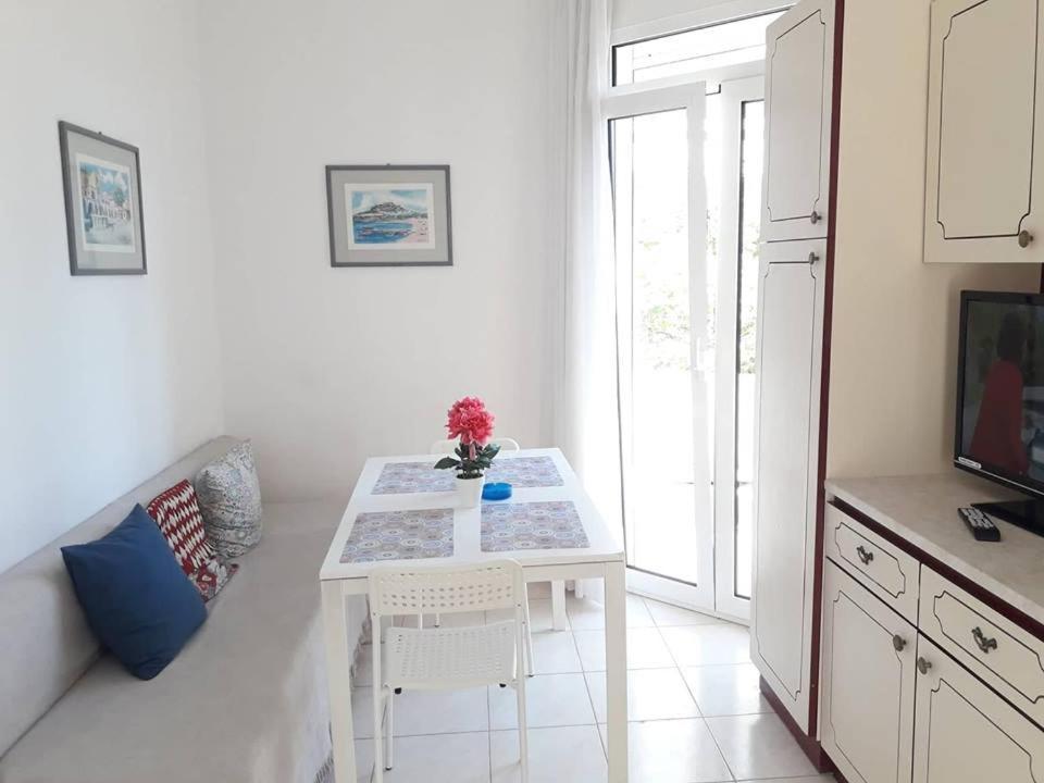 Beautiful Center Flat * Rhodes City